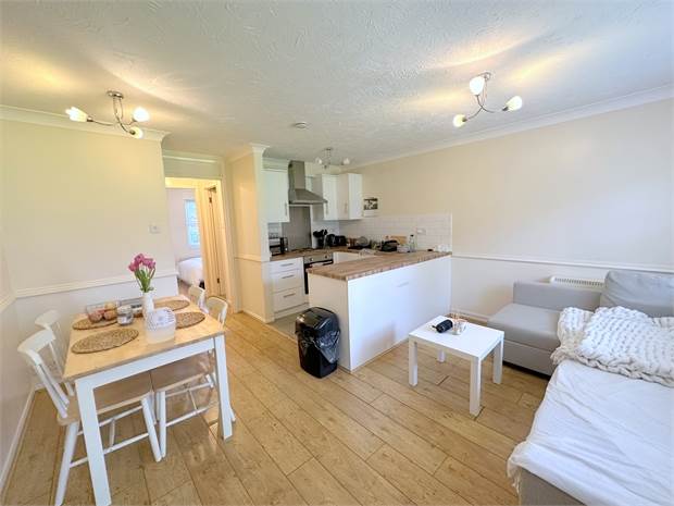 Flat Kenwyn Road in Dartford