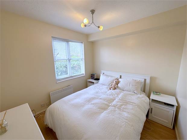 Flat Kenwyn Road in Dartford