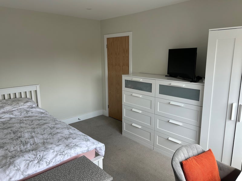Room Albert Road in Poole