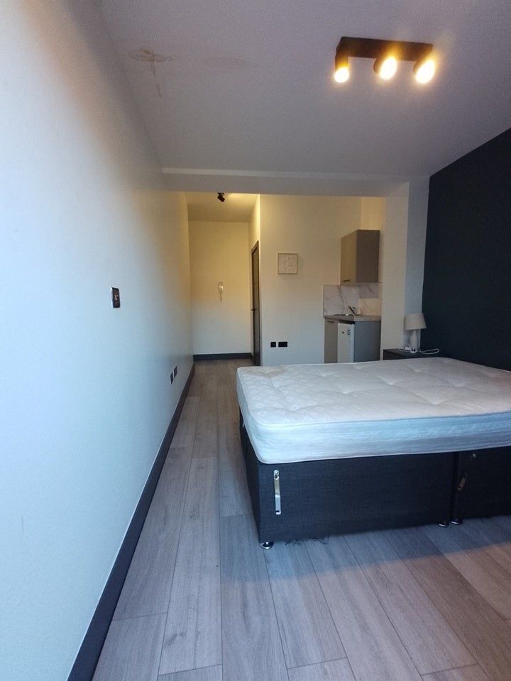 Room Sangley Road in Greater London