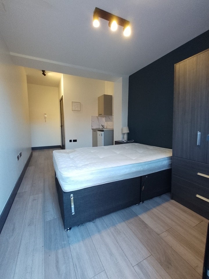 Room Sangley Road in Greater London