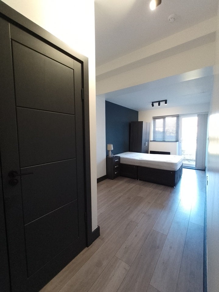 Room Sangley Road in Greater London