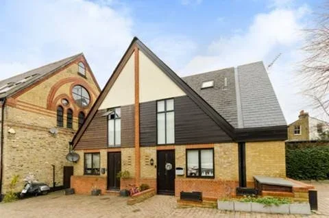 House Rush Common Mews in Greater London