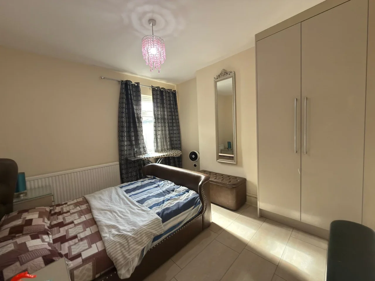 Flat Beehive Lane in Greater London