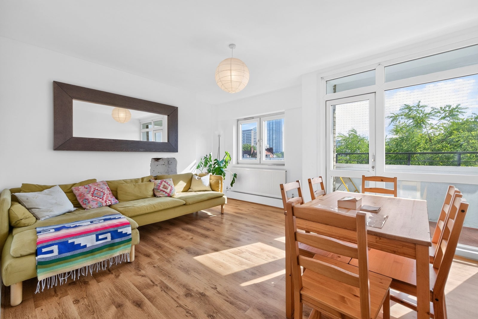 Flat Percival Street in Greater London