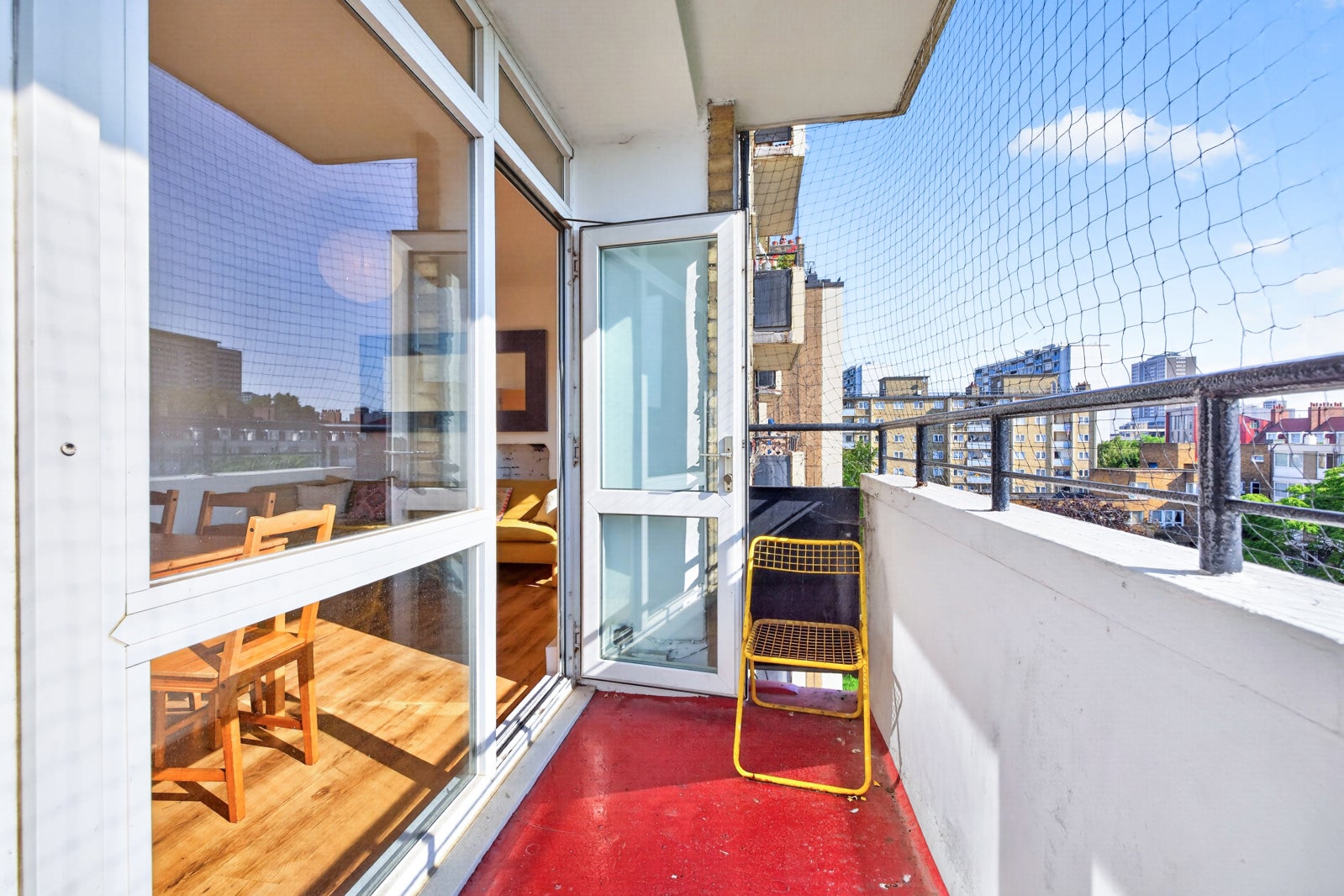 Flat Percival Street in Greater London