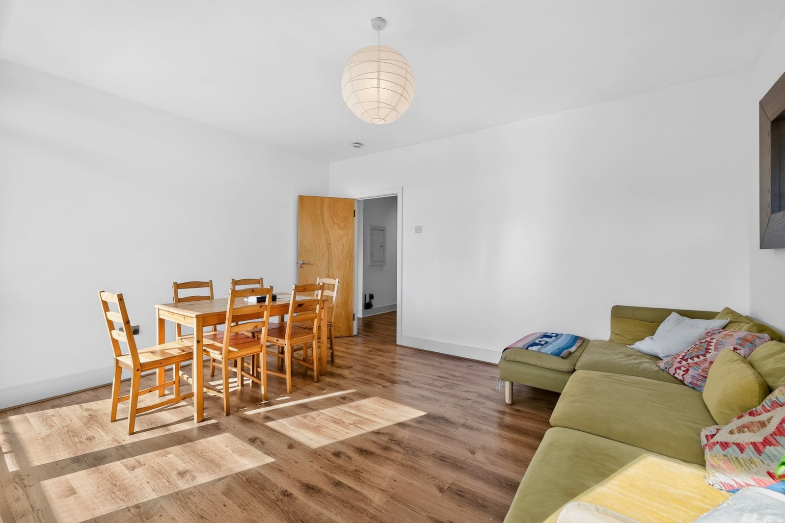 Flat Percival Street in Greater London