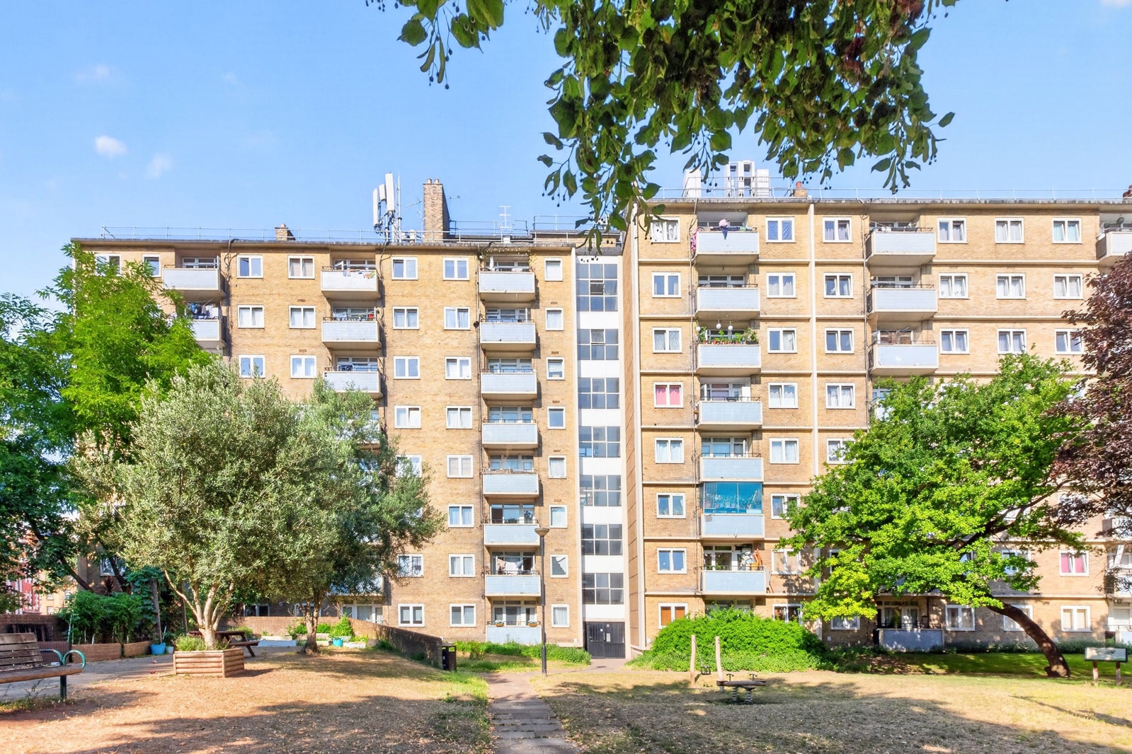 Flat Percival Street in Greater London