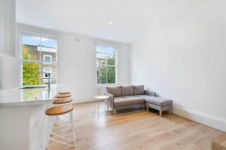 Flat Northchurch Road in Greater London