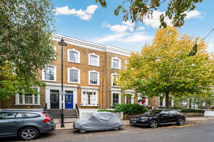 Flat Northchurch Road in Greater London