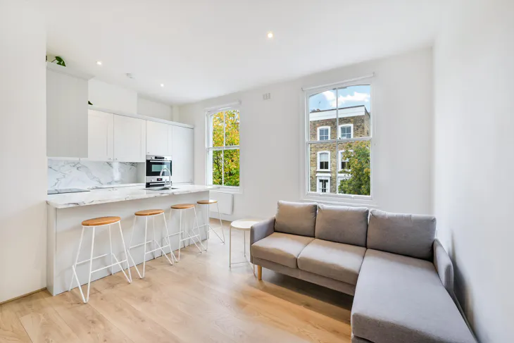 Flat Northchurch Road in Greater London