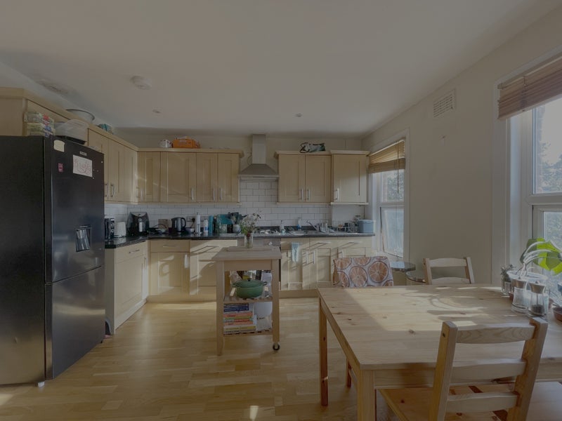 Room Valmar Road in Greater London