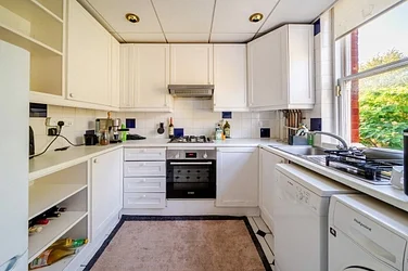 Flat Duke's Avenue in Greater London
