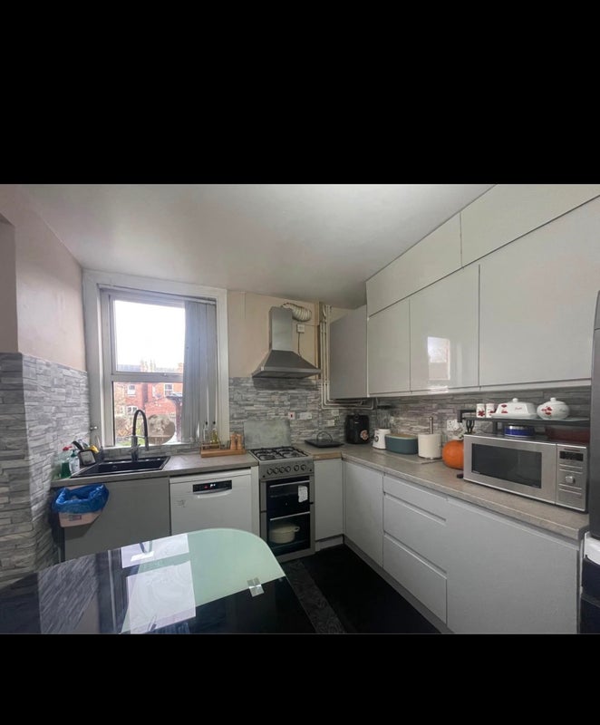 Room Eastwood Road in Birmingham