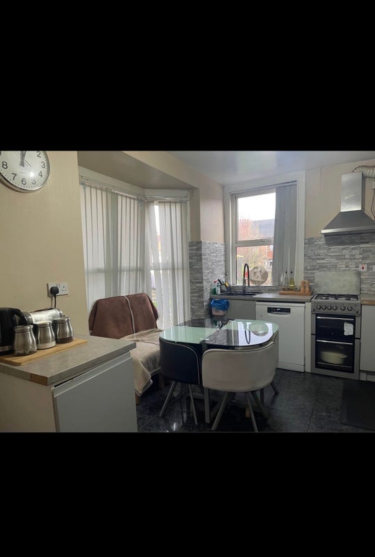 Room Eastwood Road in Birmingham