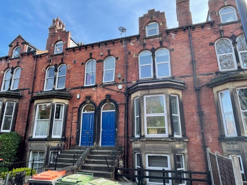 Flat St. Michael's Road in Leeds