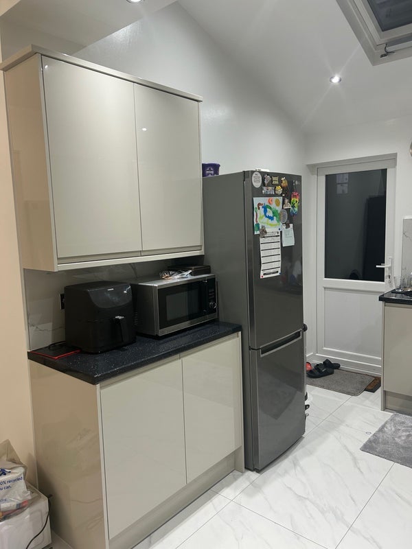 Room First Avenue in Greater London