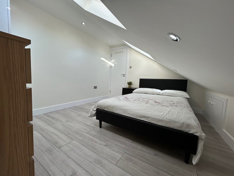 Room First Avenue in Greater London