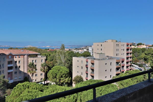Flat Rue Marie-Louise in Marseille