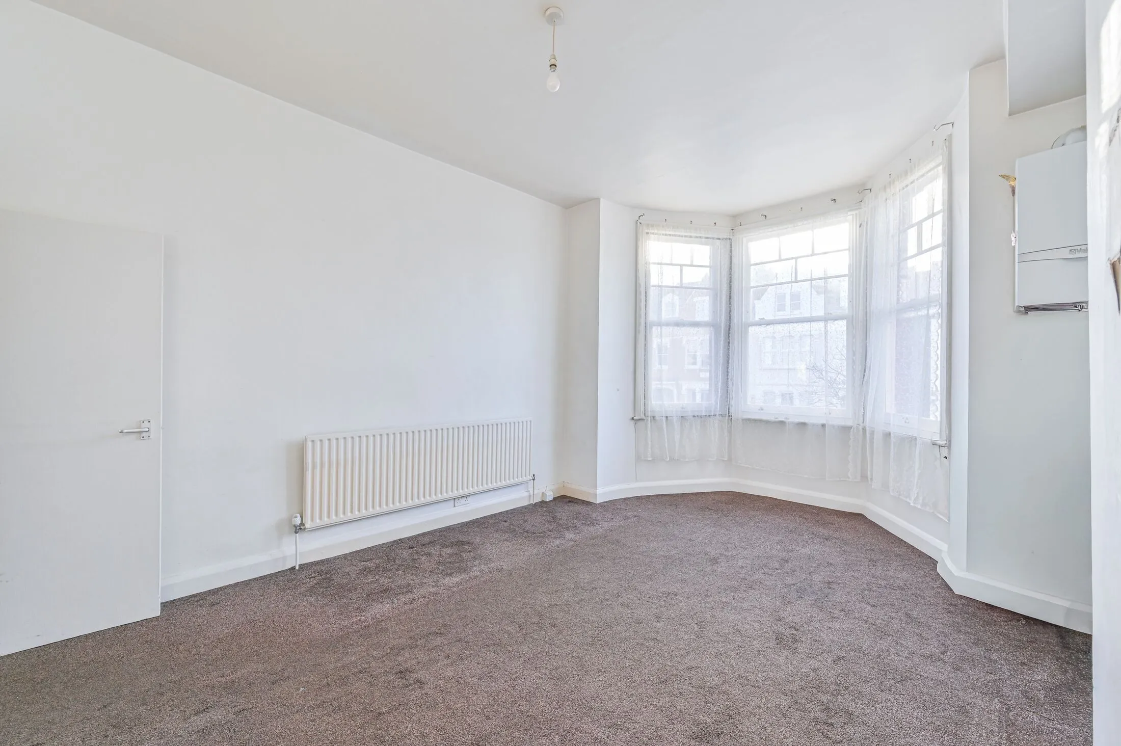 Flat Ritherdon Road in Greater London