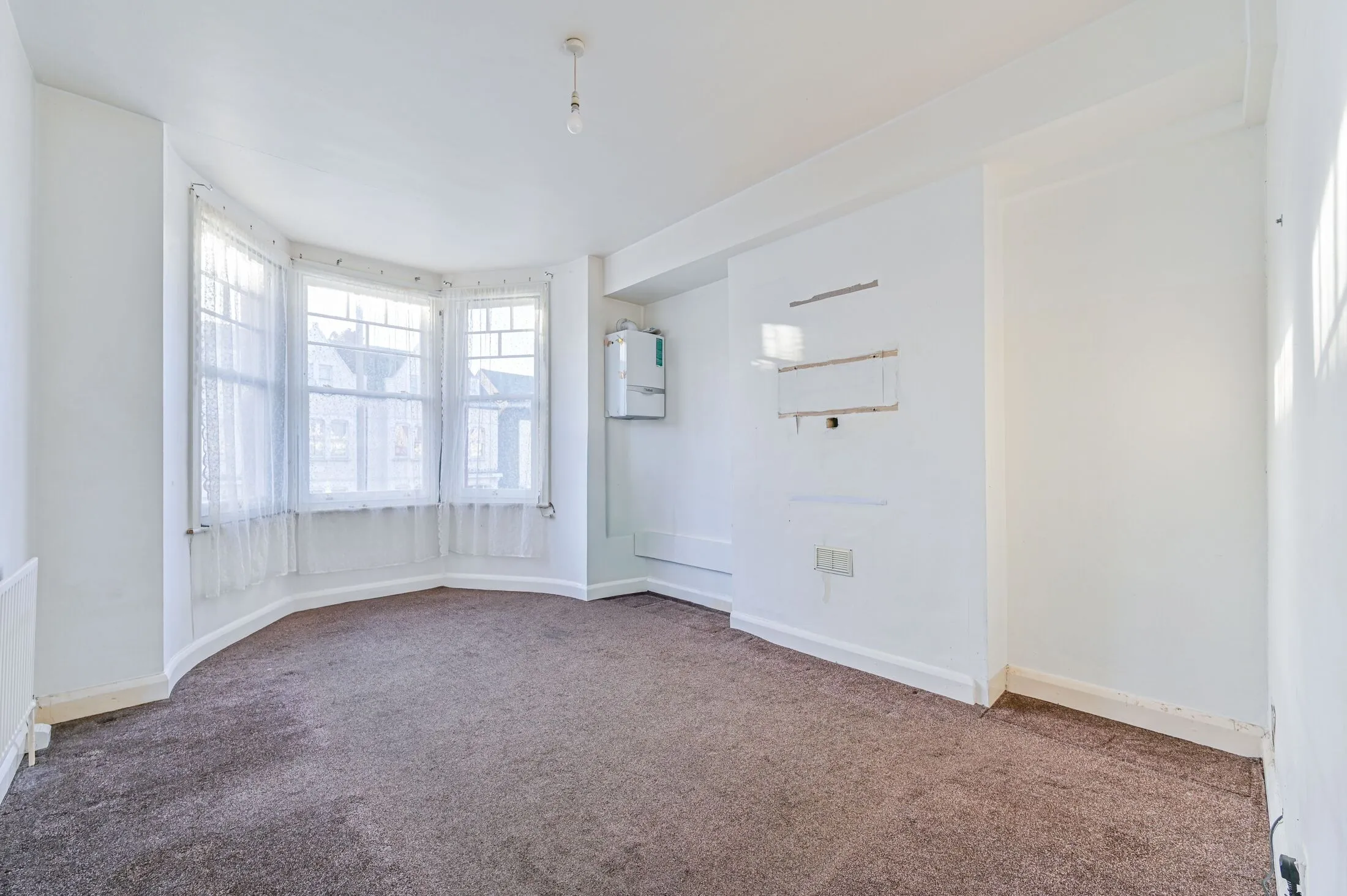 Flat Ritherdon Road in Greater London