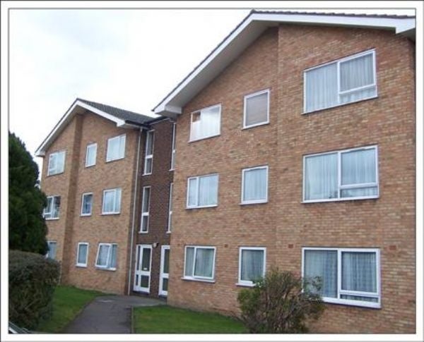 Flat Collapit Close in Greater London