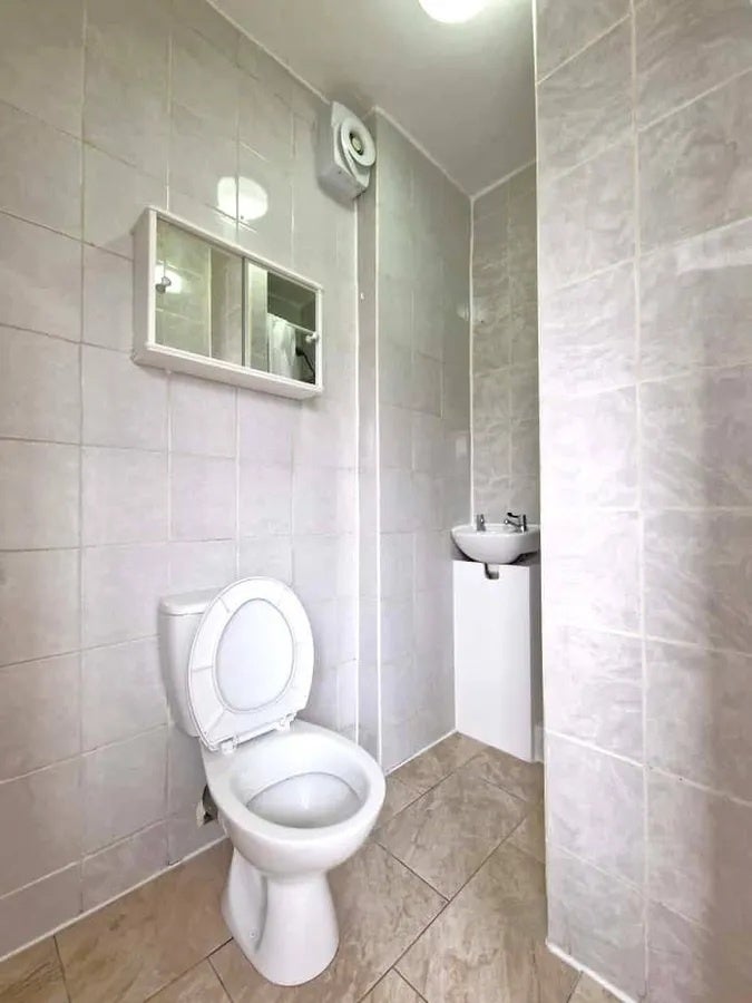 Room Old Bedford Road in Luton