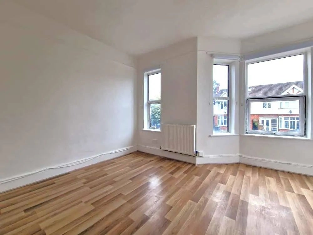 Room Old Bedford Road in Luton