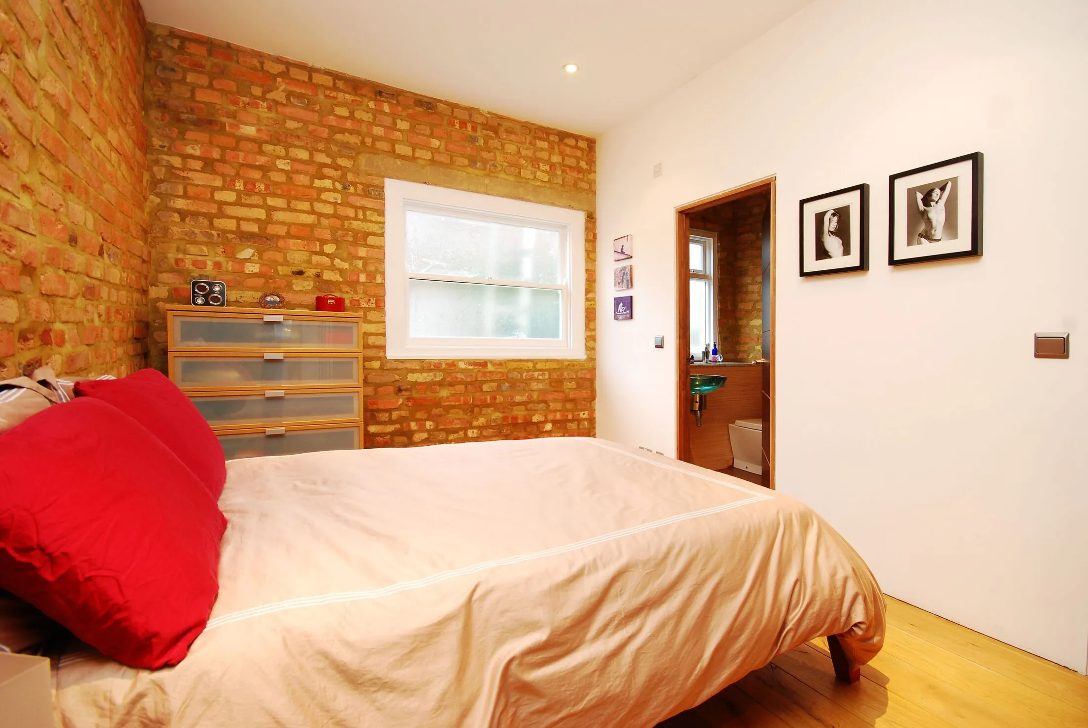 Flat Liverpool Road in Greater London