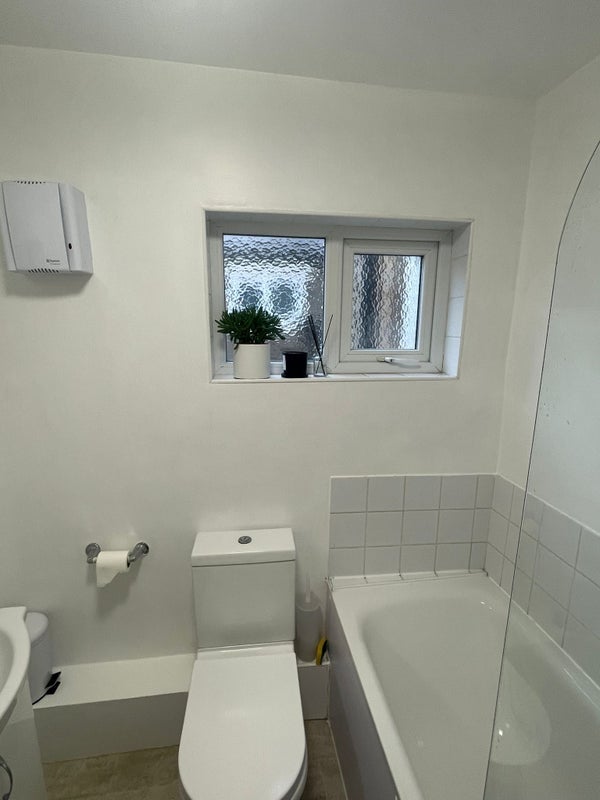 Room East Street in Greater London