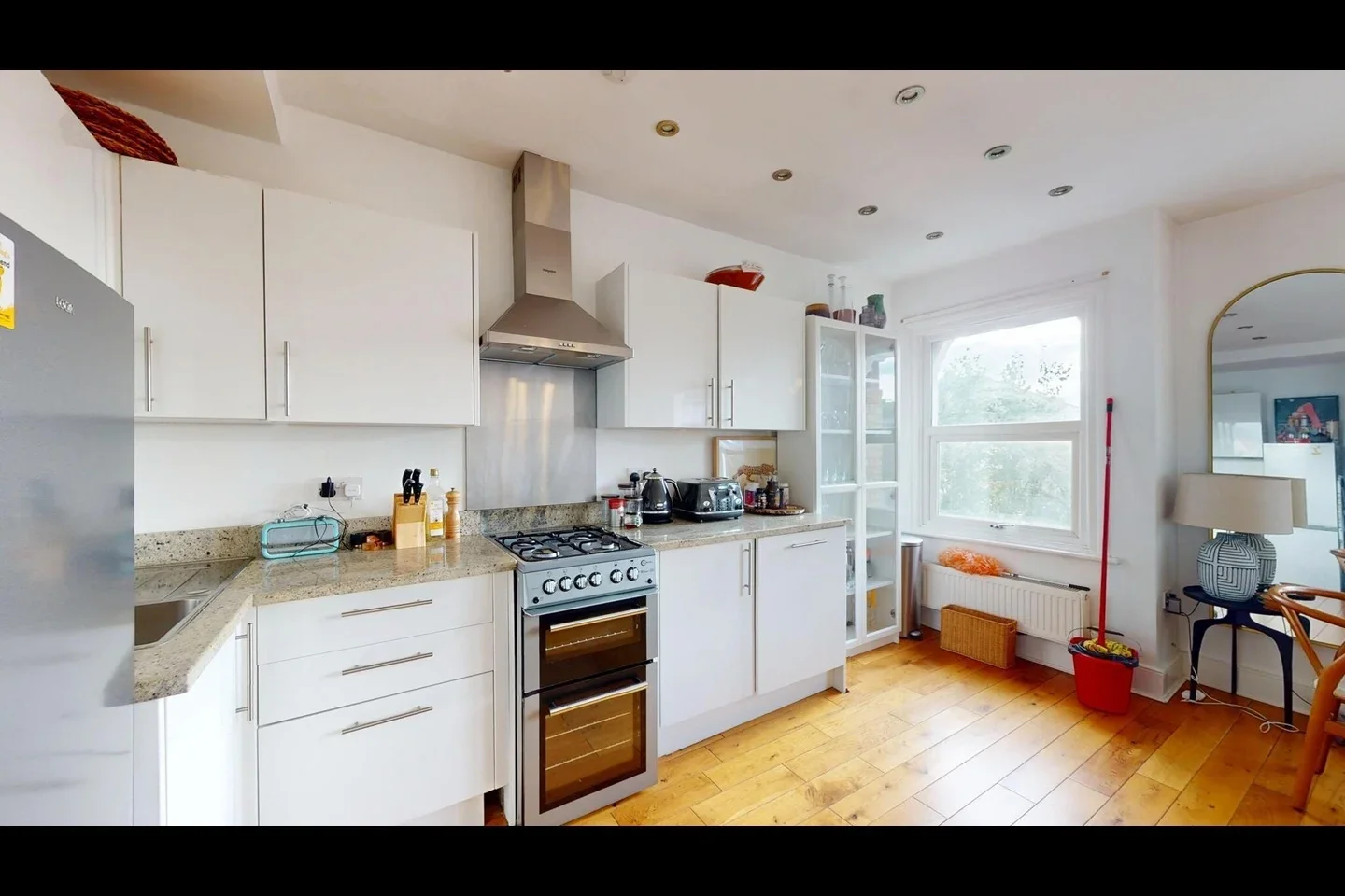 Flat Oakhurst Grove in Greater London