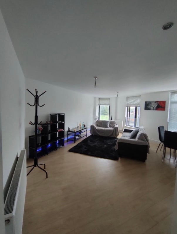 Room George Lane in Greater London