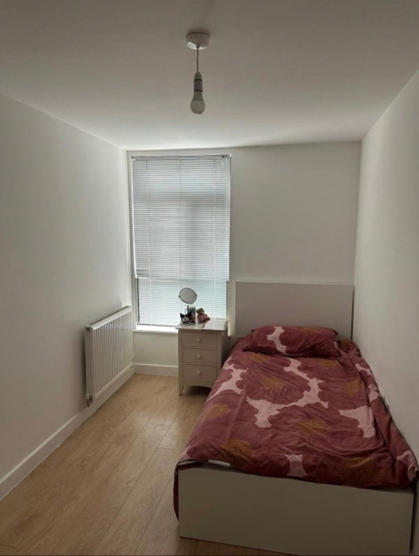 Room George Lane in Greater London