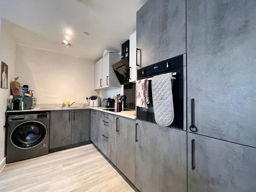 Flat Parkstone Road in Poole
