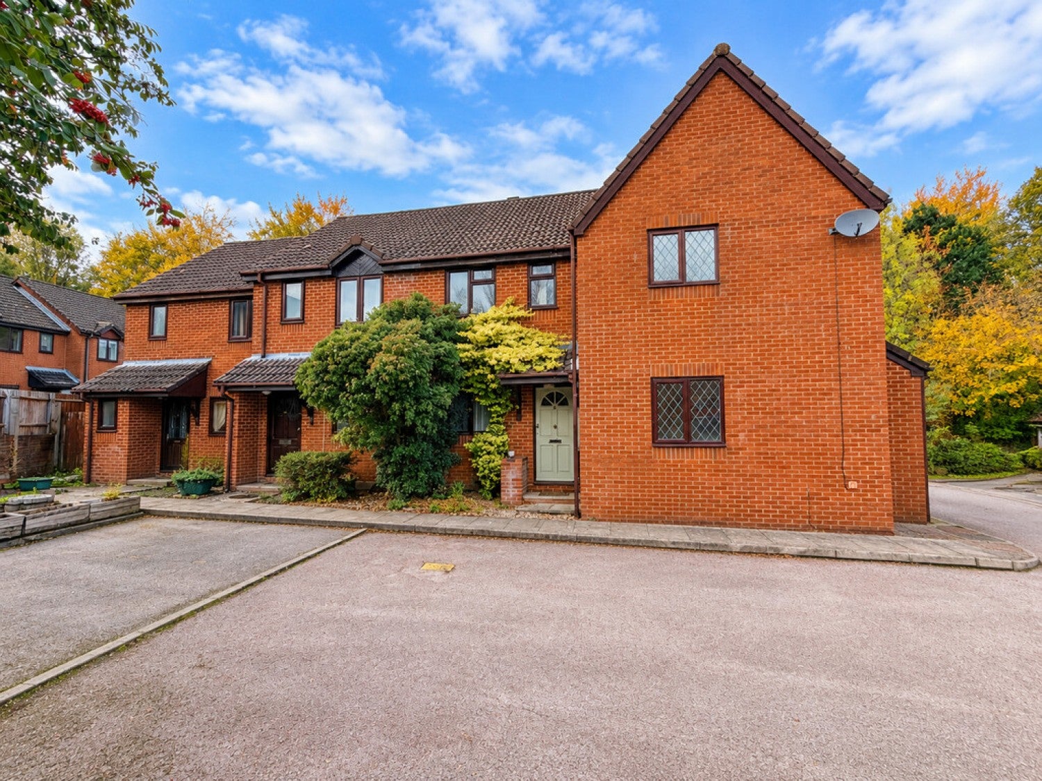 House Windsor Gardens in Basingstoke and Deane