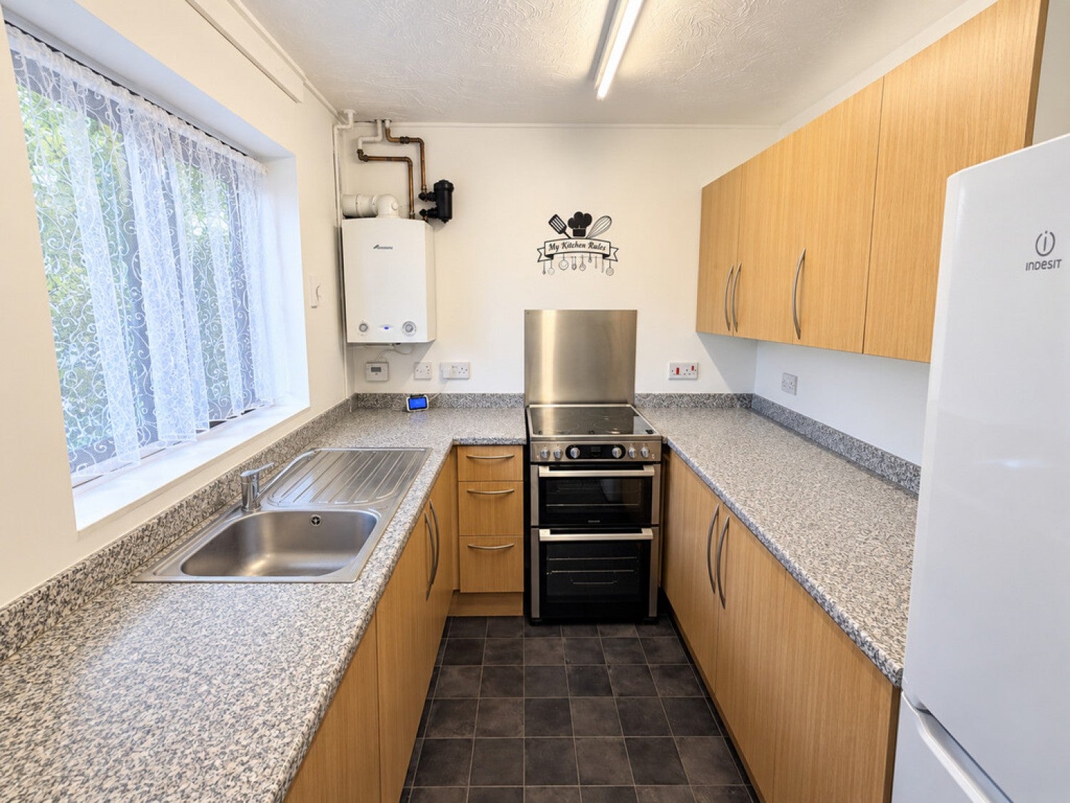 House Windsor Gardens in Basingstoke and Deane