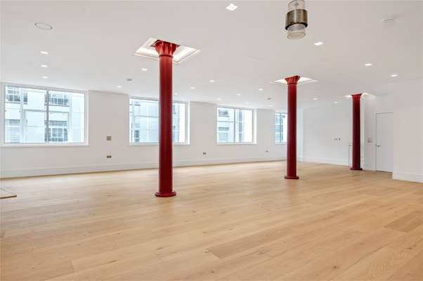 Flat Cowcross Street in Greater London