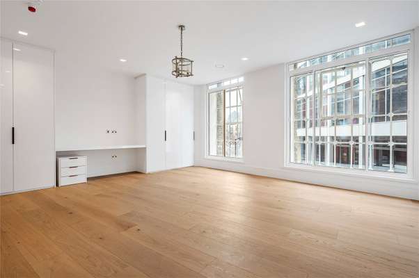 Flat Cowcross Street in Greater London