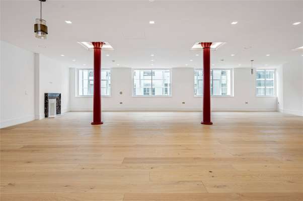 Flat Cowcross Street in Greater London