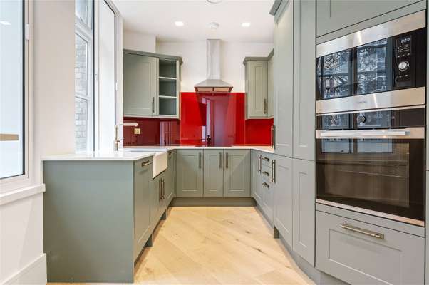 Flat Cowcross Street in Greater London