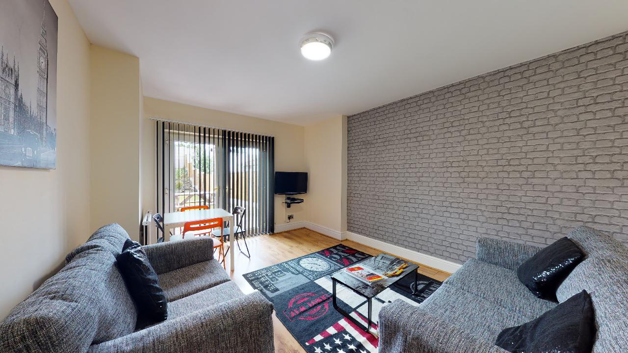 House Mornington Crescent in Manchester