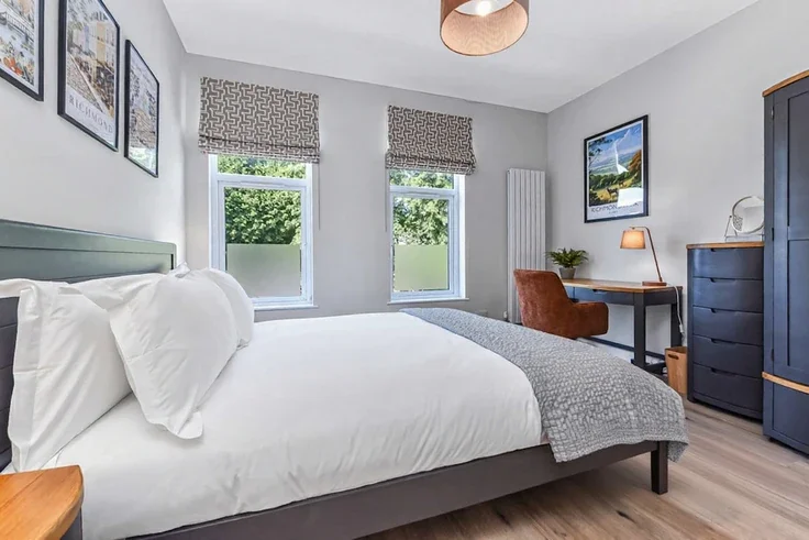 Flat Thornbury Road in Greater London