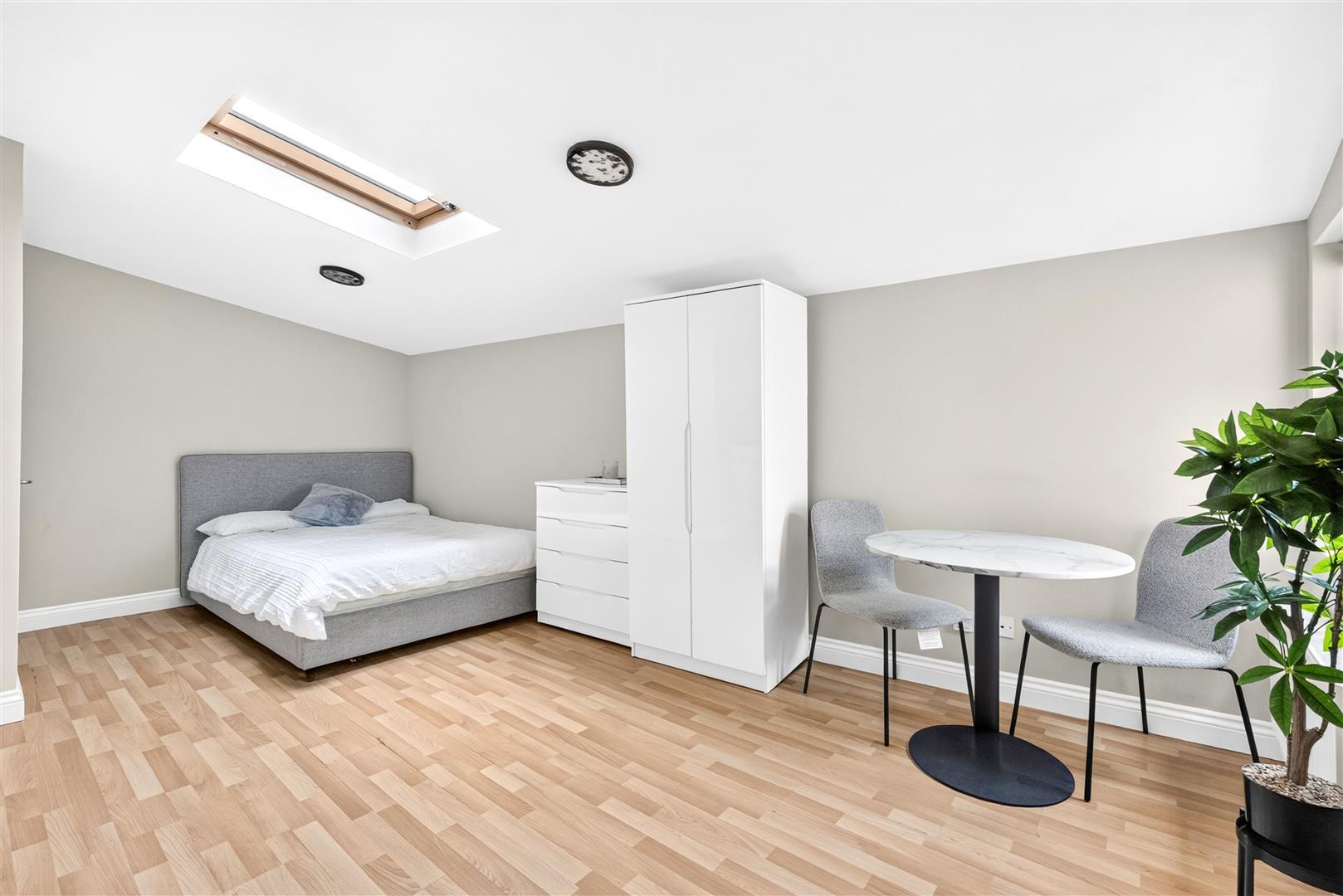 Flat Earl's Court Gardens in Greater London