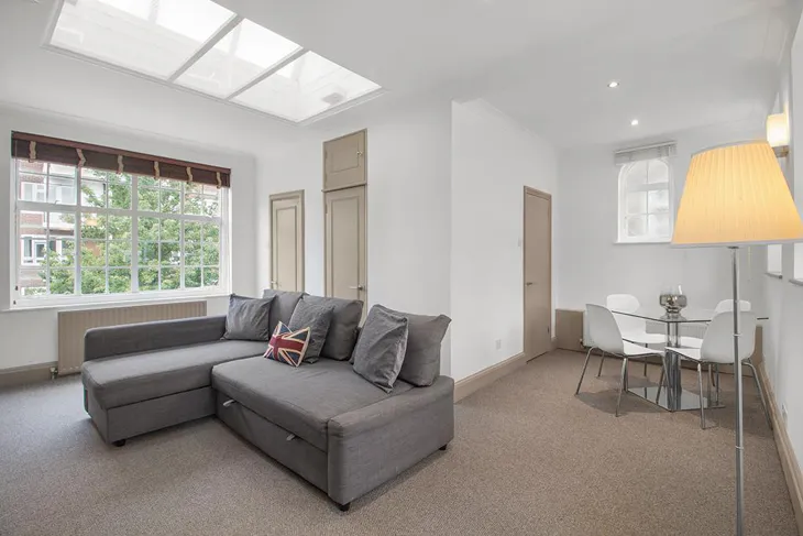 Flat Rosemoor Street in Greater London