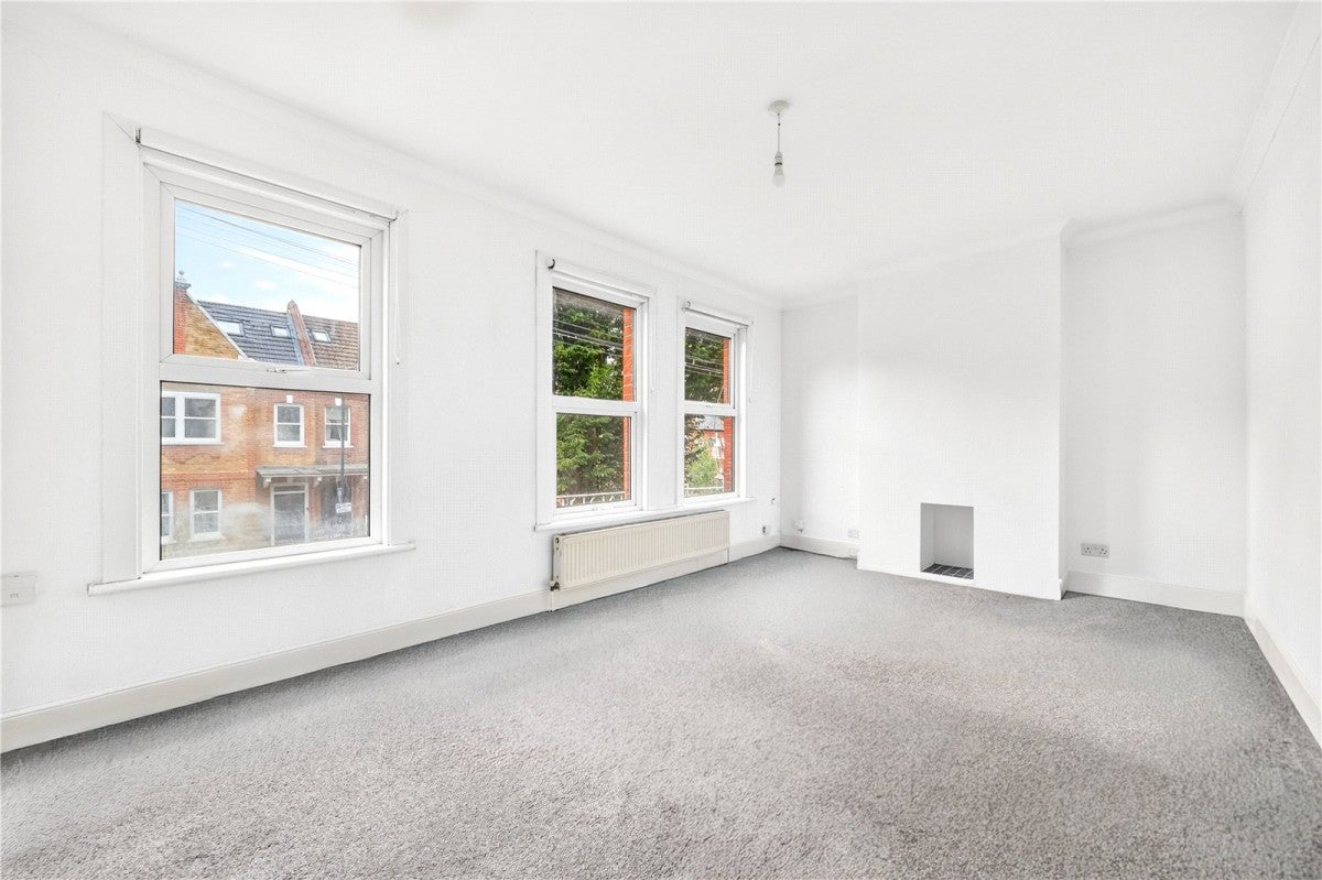 Flat Bemsted Road in London