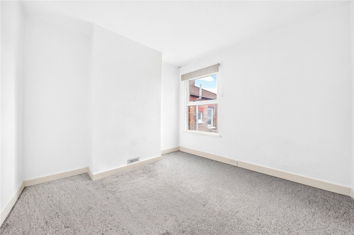 Flat Bemsted Road in London
