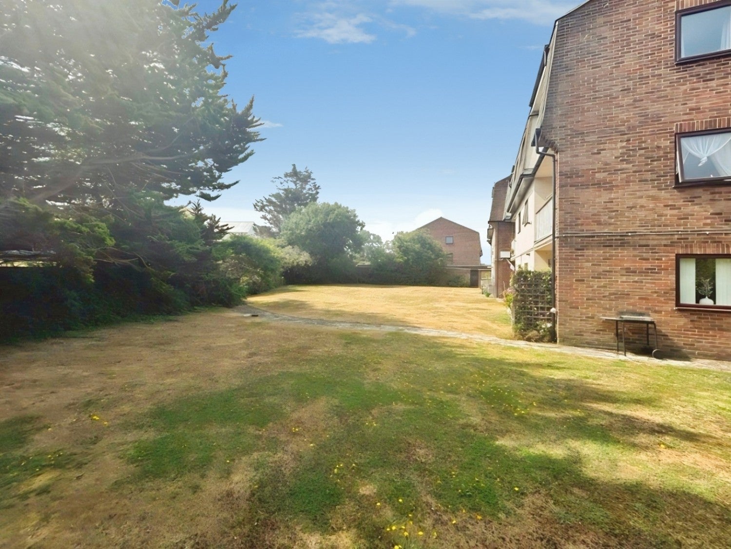 Flat Cedar Crescent in Folkestone and Hythe District