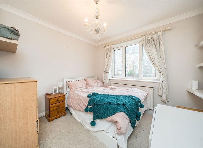 Flat Tooting Grove in Greater London