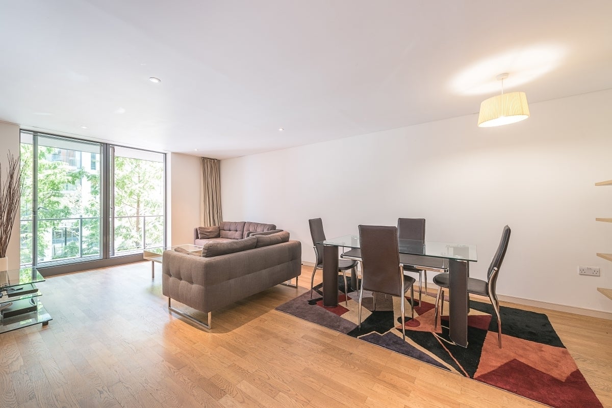 Flat Hermitage Street in City of Westminster
