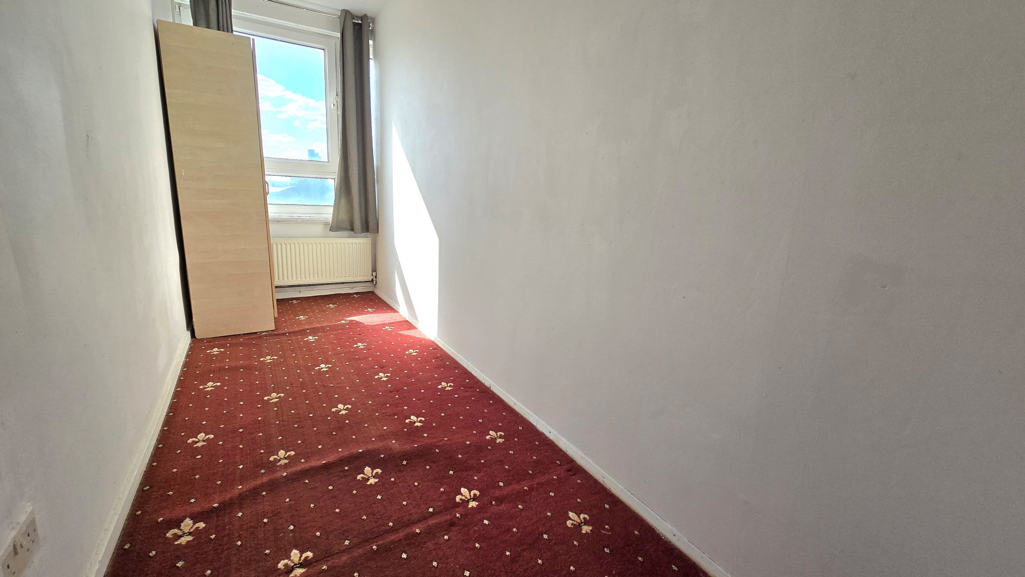 Flat Leather Gardens in Greater London